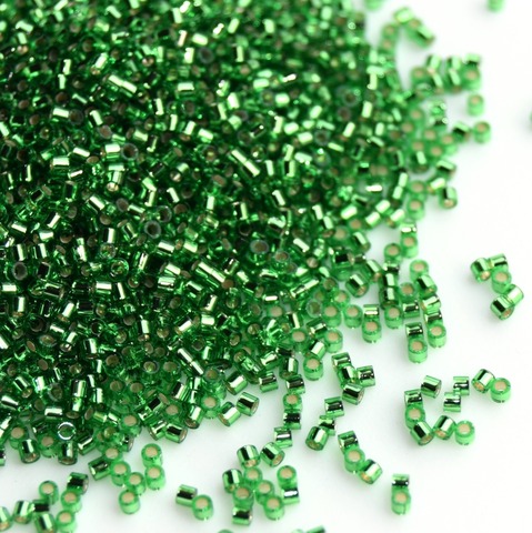 DB-0046 Бисер цилиндрический Миюки делика 11/0 Светло-зеленый прозрачный с серебристой линией внутри /Miyuki delica 11/0 Silverlined Light Green