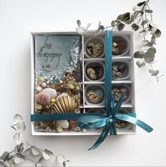Коробка для  8 конфет и шоколадной плитки с прозрачной крышкой