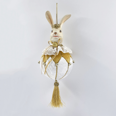 Елочная игрушка Кролик на шаре 11х30см ChristmasDeLuxe с кисточкой белый с золотом
