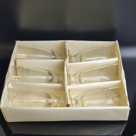 Рюмки на ножках набор из 6 штук в коробке, стекло, резной декор, 11.3 см, винтаж СССР 1970-1990 гг