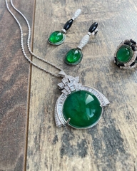 kole-v-stile-graff-iz-serebra-925-s-podveskoj-medalon-izumrud-kaboshon