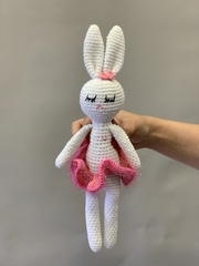 Мягкая игрушка Зайчик девочка сиреневый вязаный