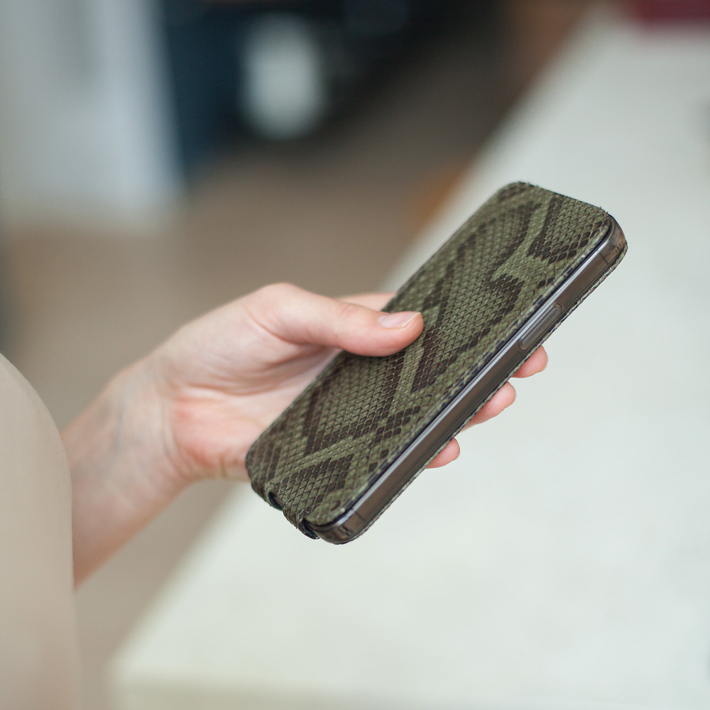 Чехол для телефона из натуральной, чёрной кожи крокодила, Mobcase 946