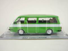 RAF-2203 Latvia green 1:43 DeAgostini Kultowe Auta PRL-u #63