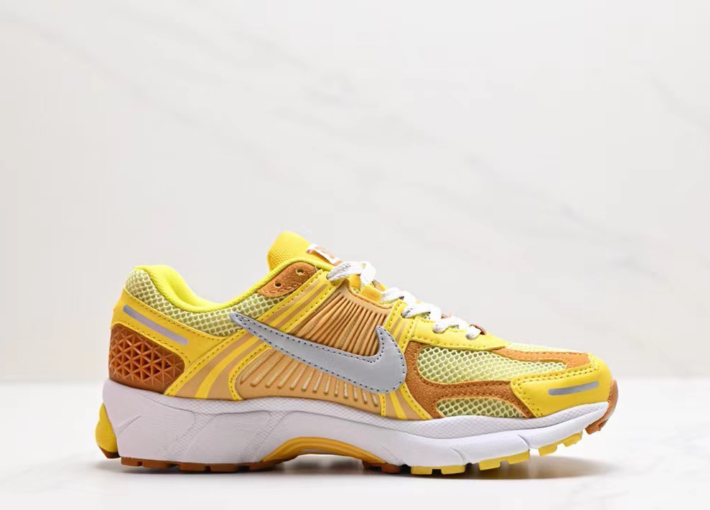 Nike Zoom Vomero 5. 30