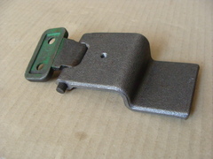 петля боковой двери УАЗ 452 на кузове нижняя (с отв.частью и осью)