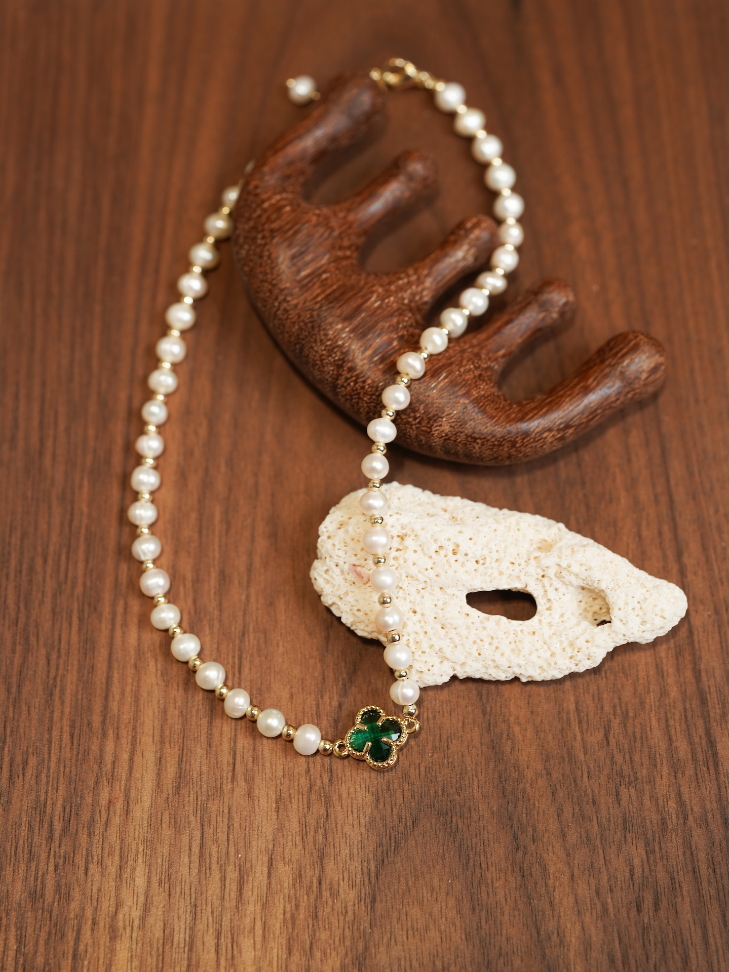 Нитка жемчуга с зеленым клевером PREMIUM QUALITY