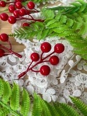 Ягоды красные искусственные, на ветке 5 -7 ягод 10-14 мм, набор 20 шт.