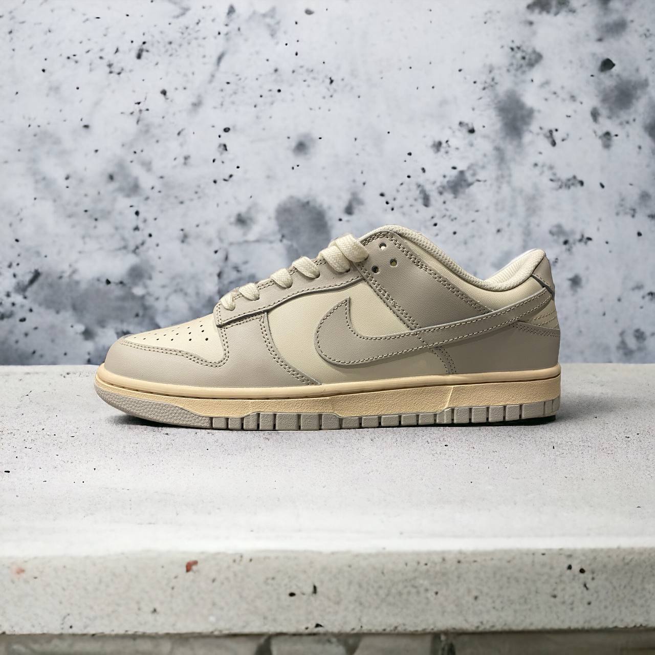 Nike SB Dunk Low • Light Bone – купить в СПб или с доставкой за 5 490 ₽ |  ONYX SHOP - Мультибрендовый магазин одежды, обуви и аксессуаров в СПб