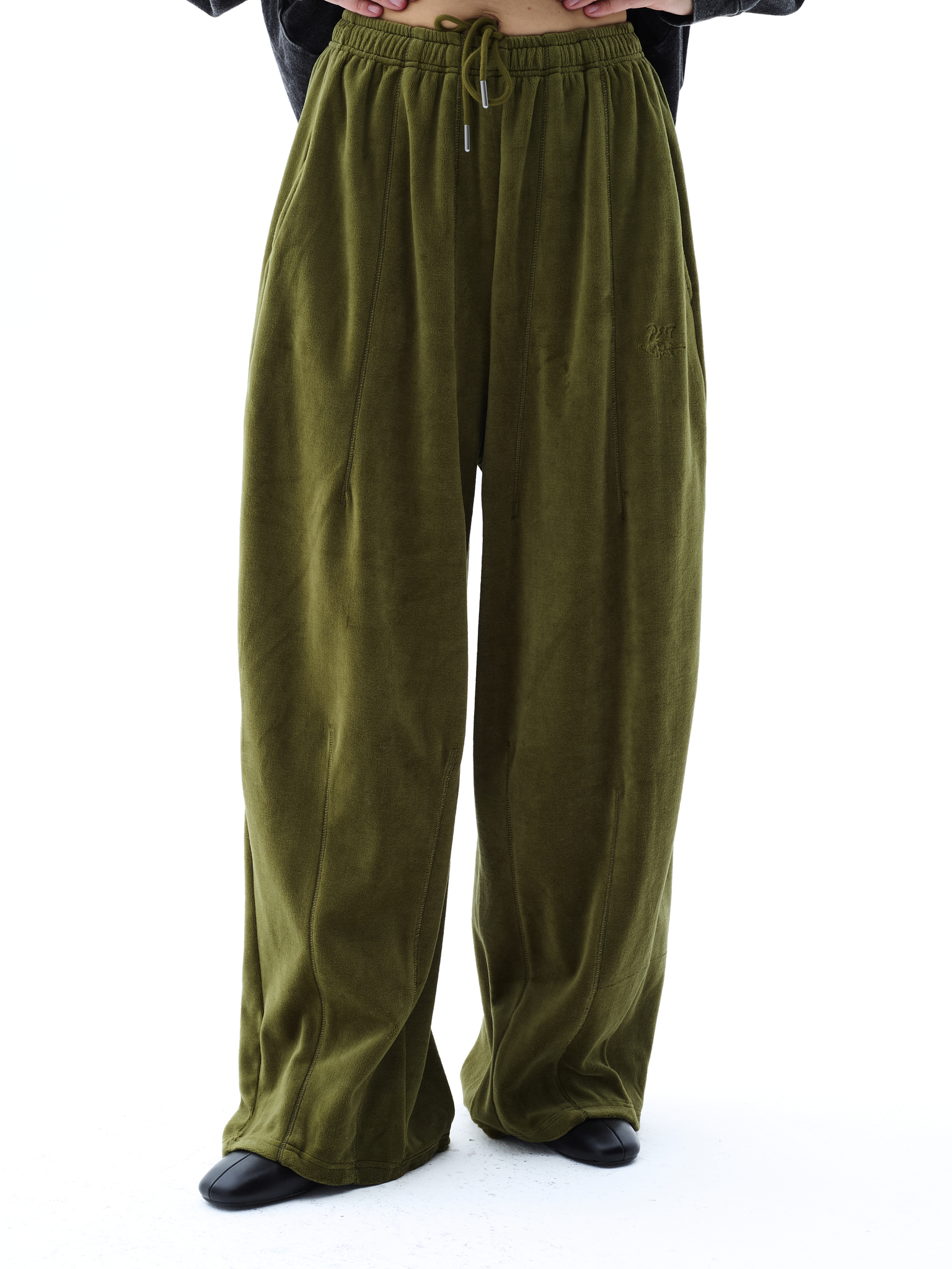 Зеленые спортивные брюки из велюра