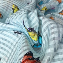 Ткань шифон бабочки на голубом фоне 1119