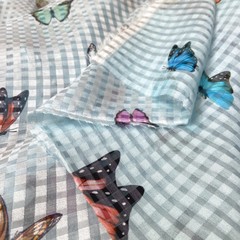 Ткань шифон бабочки на голубом фоне 1119