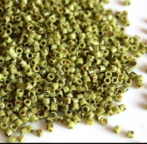 DBM-2265 Бисер цилиндрический Миюки делика 10/0 /Miyuki delica 10/0 Opaque Chartreuse Picasso