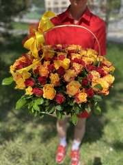 Корзина 71 роза Кения 32 см