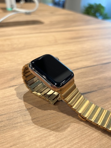 Купить Apple Watch Series 5 44mm Stainless Steel Gold Blocky Band Gold бу в Перми!