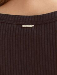 Футболка из трикотажа в широкий рубчик  D49.029 (105000)