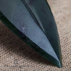 Нож с черепом из зеленого нефрита.