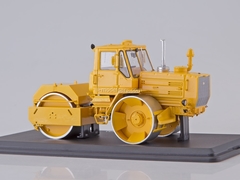 Roller SD-802 T-150 yellow 1:43 Start Scale Models (SSM)