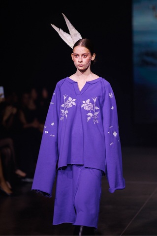 Свитшот OVERSIZE вышивкой