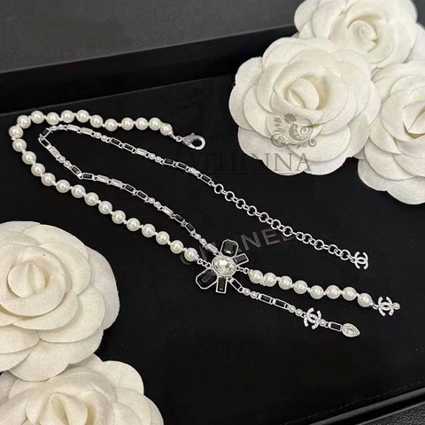 Колье цепочка с вставками из жемчуга и бантом CHANEL