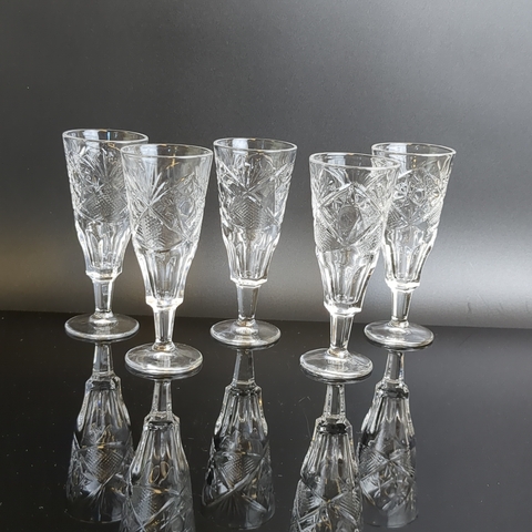 Рюмки хрустальные набор из 5 штук на ножке, алмазная грань, геометрический орнамент, 10.5 см, винтаж СССР 1970-1990 гг