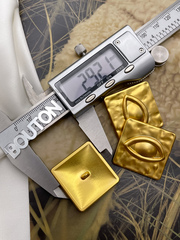 Пуговицы Скиапар. квадратные матовое золото 