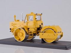 Roller SD-802 T-150 yellow 1:43 Start Scale Models (SSM)