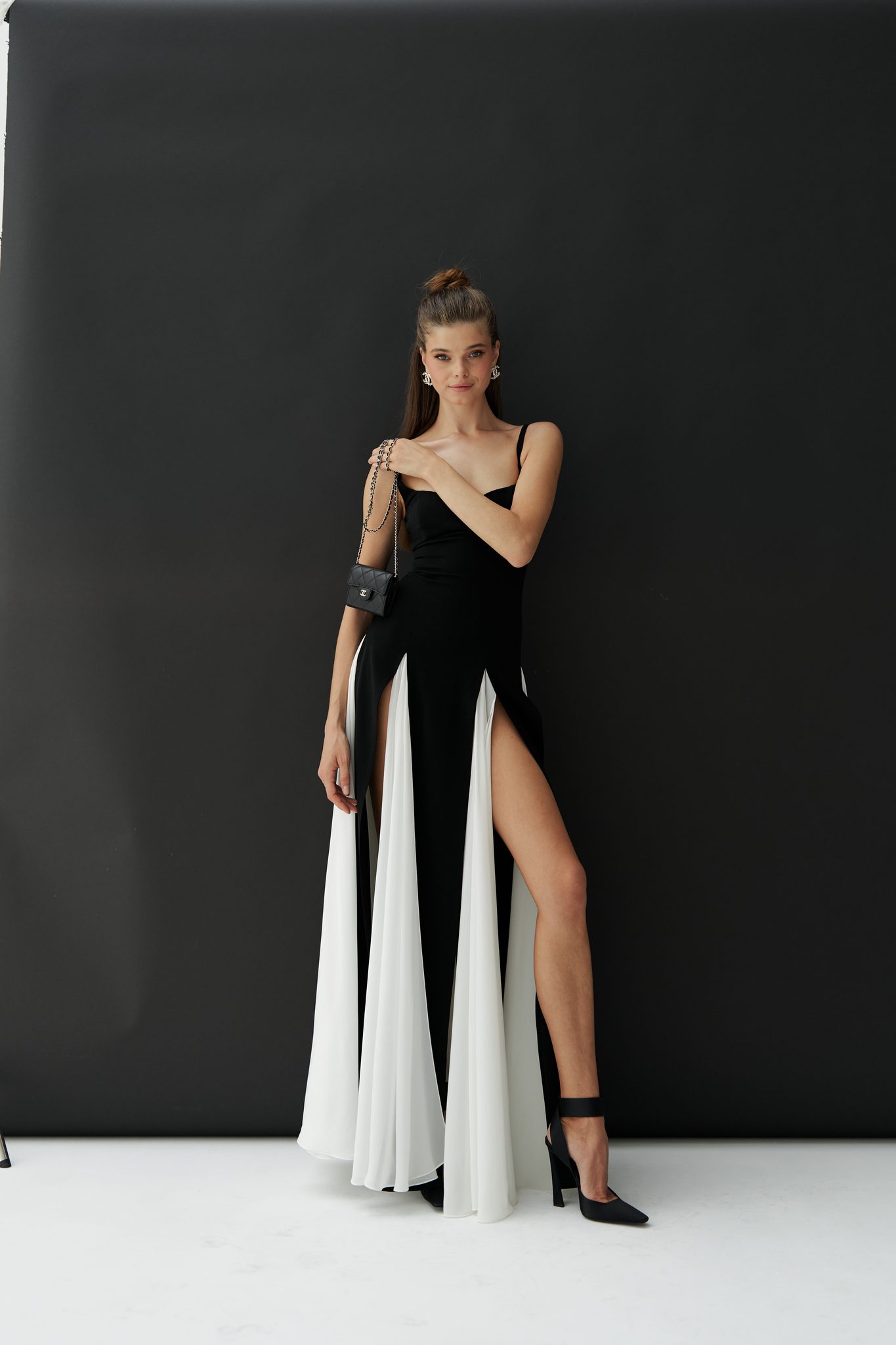 Платье с разрезами