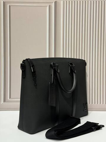 Портфель Louis Vuitton из натуральной кожи, черный