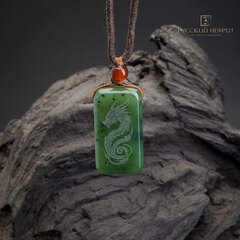 Руна "Время Дракона". Зеленый нефрит.