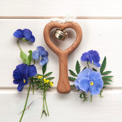 Деревянная погремушка с бубенцом Сердечко Леснушки