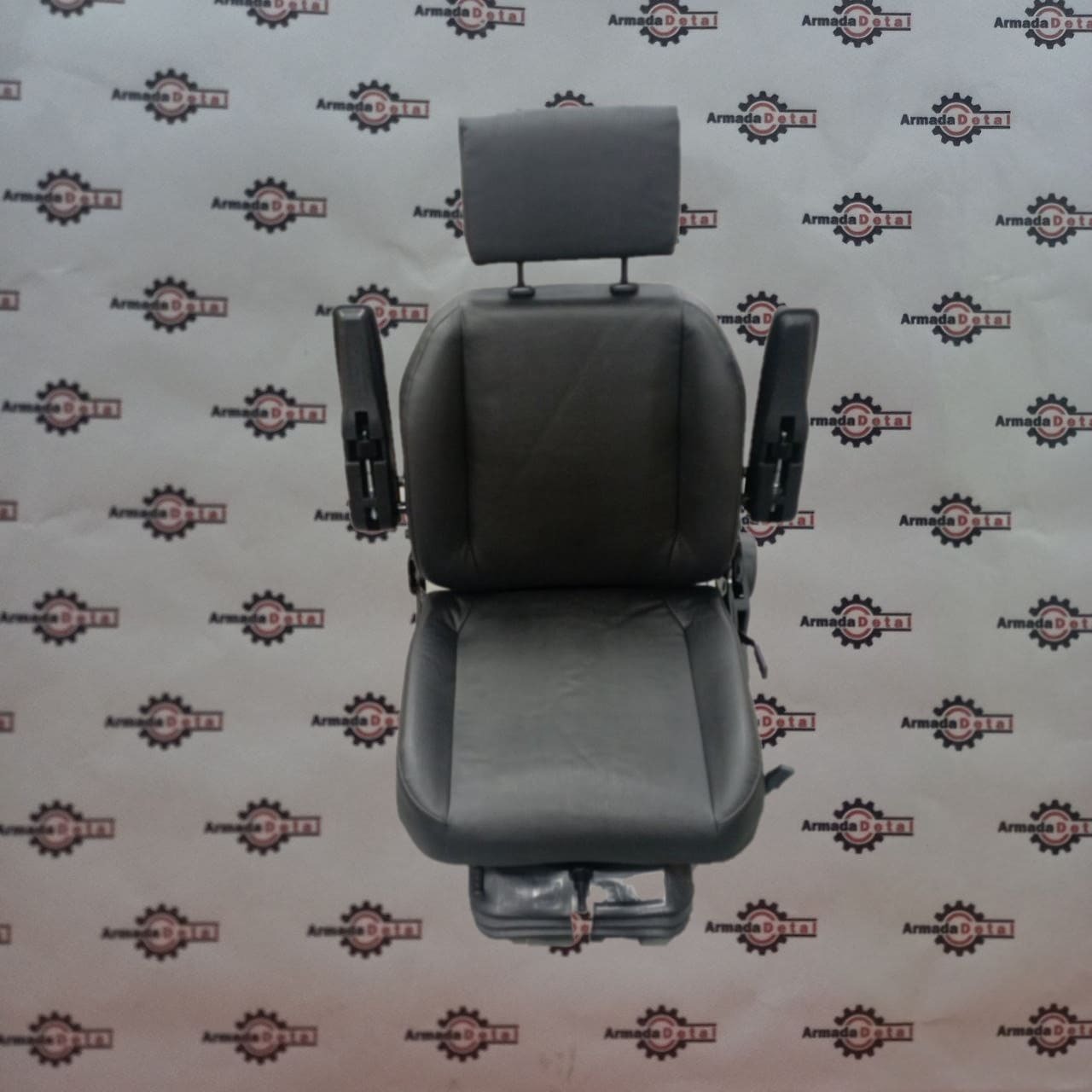 Кресло оператора экскаватора-погрузчика