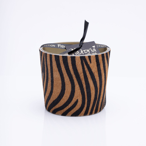 Свеча ароматическая 400г Victoria with Love Hairy zebra brown