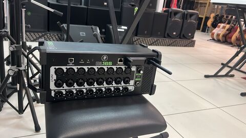 MACKIE DL16S 16-канальный цифровой аудио микшер