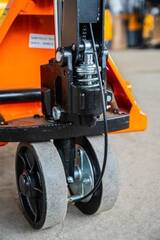 Тележка гидравлическая BFB 2,5 т с тормозом (2500 кг, 1150 мм, полиуретановые колеса)