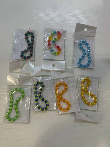 Браслет из стеклянных бусин