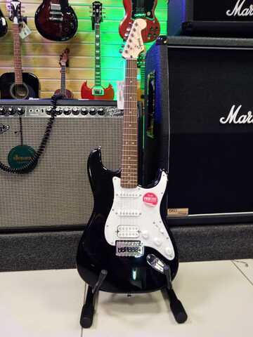 Fender Squier Bullet Strat HT HSS BLK