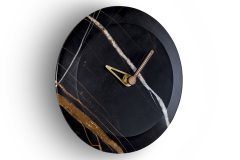 Настенные часы Nomon Bari S (основание - орех, отделка мрамор Sahara Noir/стрелки - латунь и орех) D=24см