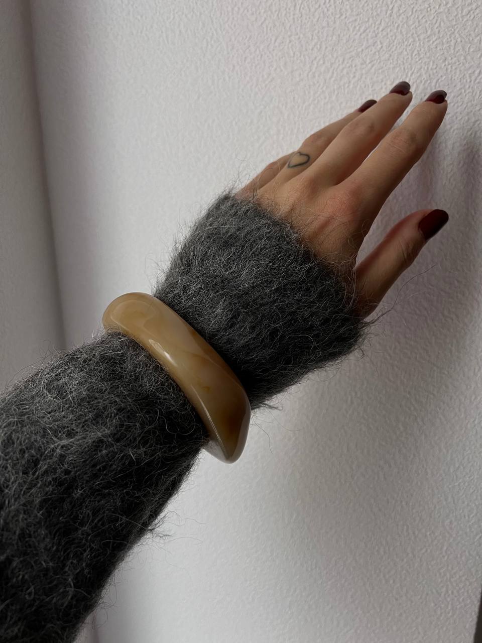 Браслет из смолы Дана, Кремовый