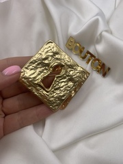 Брошь Скиап. золотистая квадратная с замочной скважиной