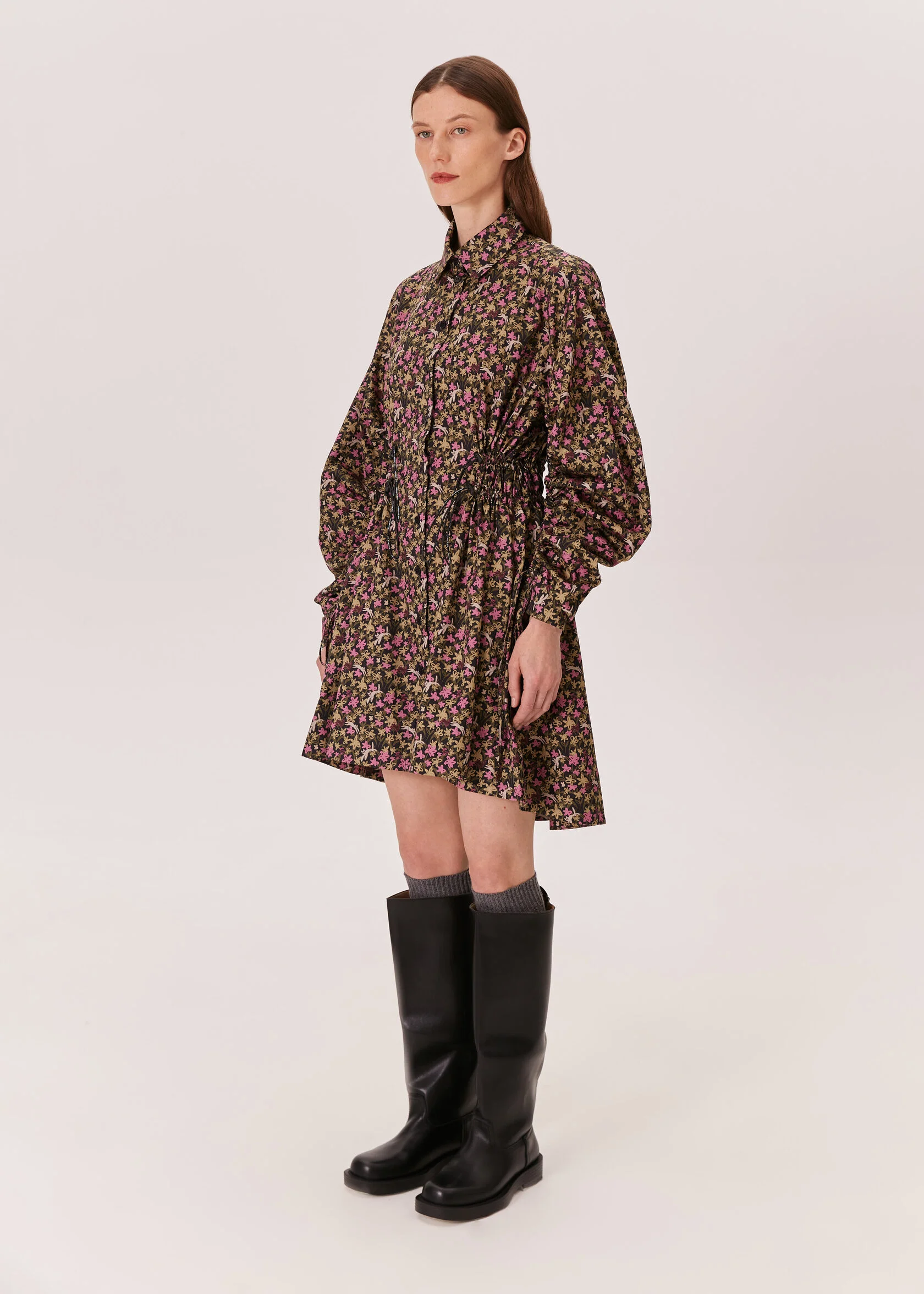 Платье-мини MAGIC FLOWERS зелено-розового цвета