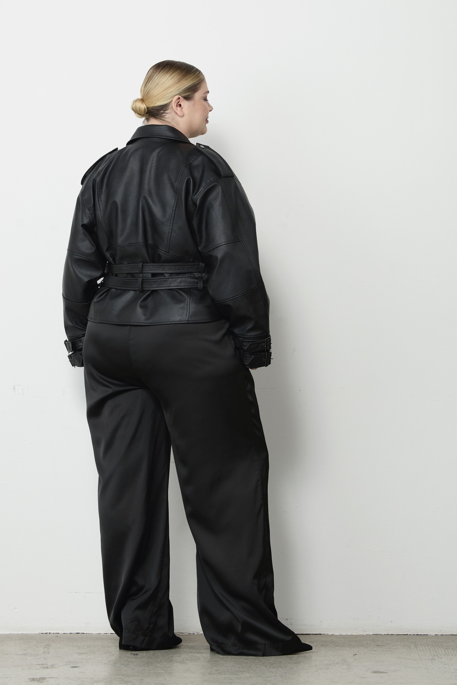 Куртка-косуха с ремнями, черный