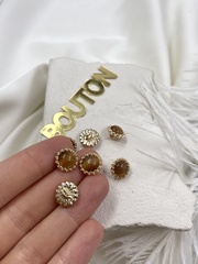 Пуговицы коричневые ажурный металл