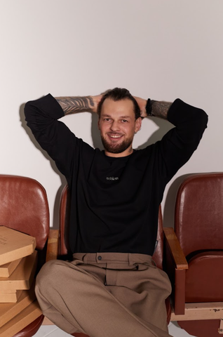 Лонгслив черный из 100% хлопка