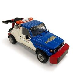Toyota Land Cruiser 70 tow truck Diorama: The police officer Altaya 1:43
