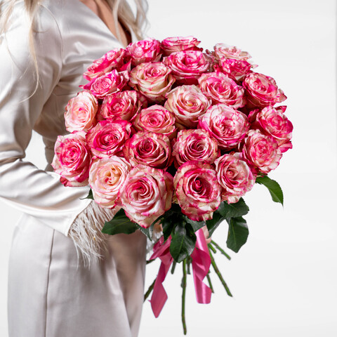 Букет из 25 розово-белых роз Эквадор