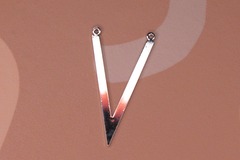 Подвеска угол серебро 40 мм