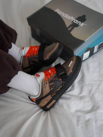 Nike Dunk SB low Panda Prank