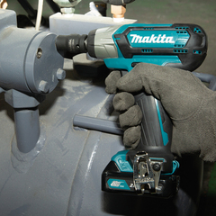 Аккумуляторный ударный гайковерт Makita TW141DWAE