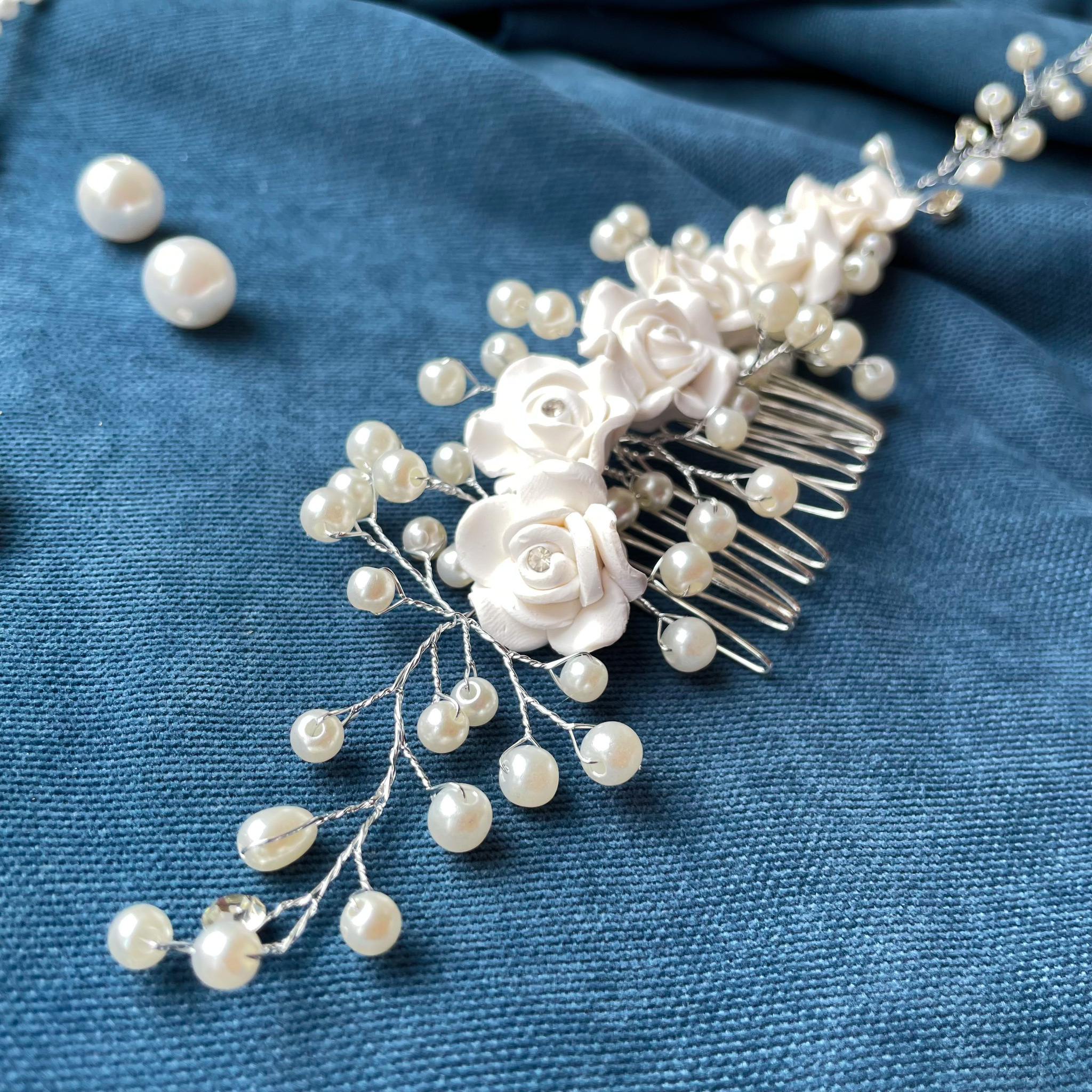 Свадебное колье-ожерелье из бисера и жемчуга